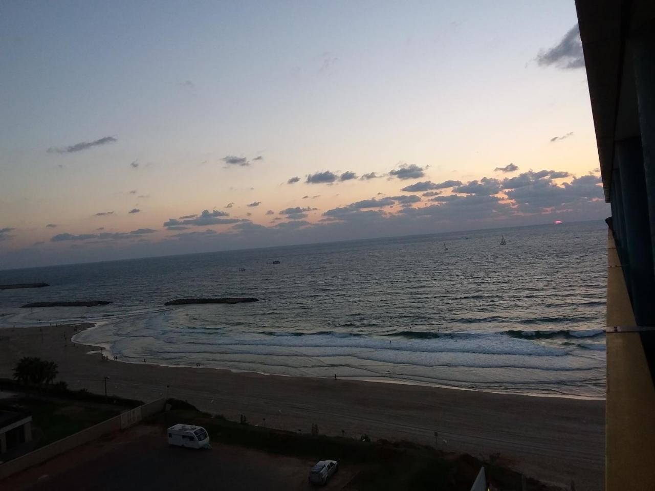 Отель Beach Dream Herzliya Экстерьер фото